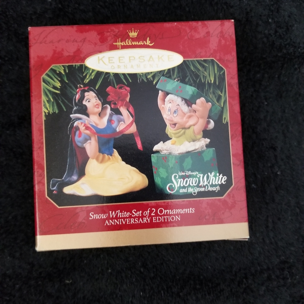 Hallmark 1997 Snow White & the 7 Dwarfs set is 2 Ornaments